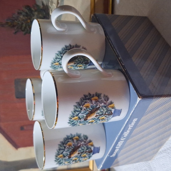AVON SET OF 4 GIFT COLLECTION tea mugs - Picture 3 of 10
